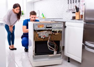 تعمیرکار متخصص کاریزما سرویس در حال تعمیرات در قرچک میباشد.